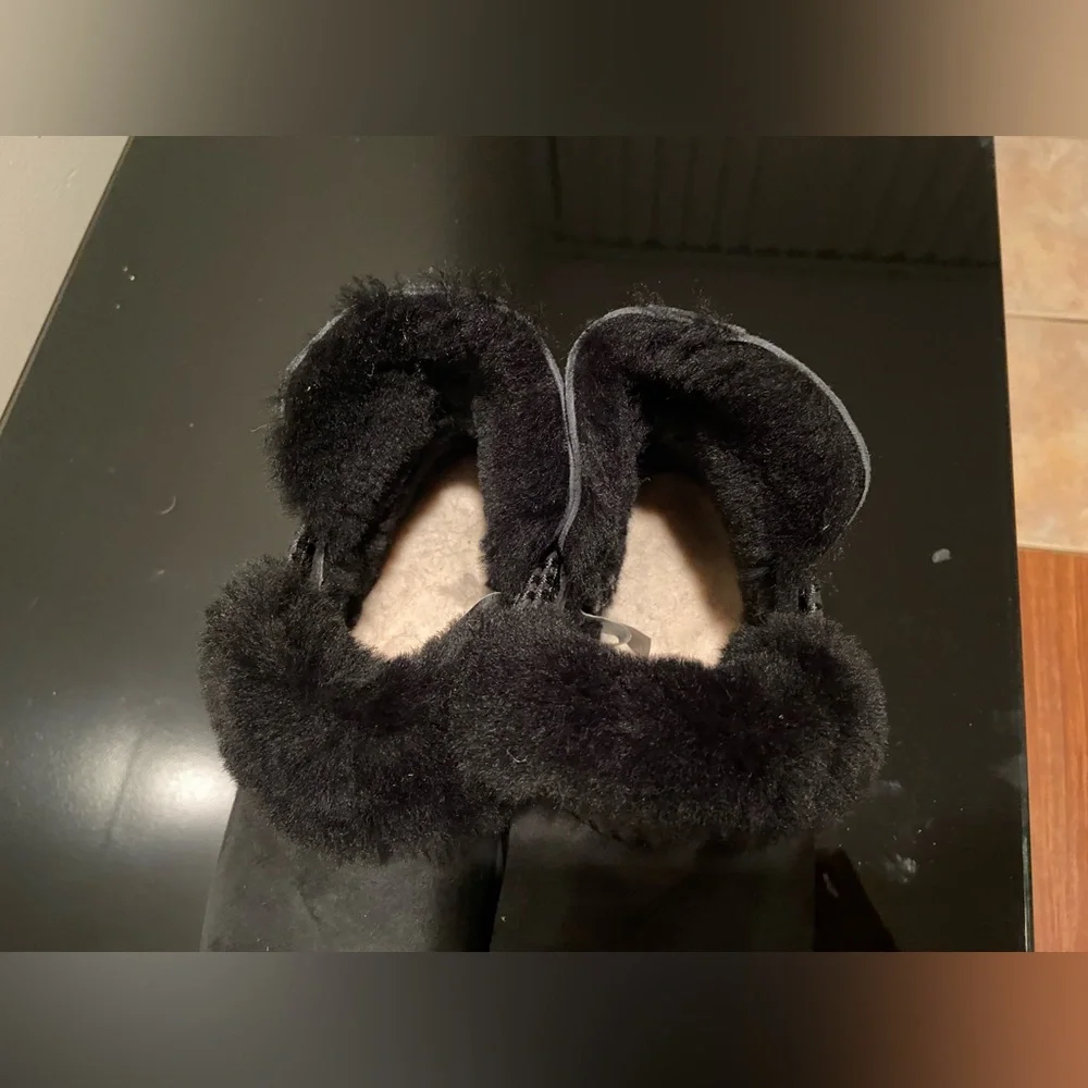 Ugg Boots Size 8.5 - Picture 6 of 11